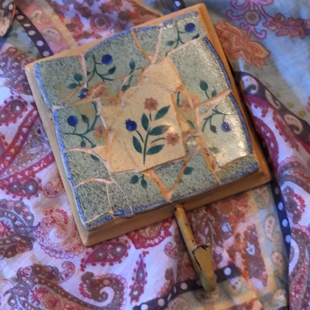 🌷🌸Cottage Handmade Mosaic tile on 5” square wood distressed hook